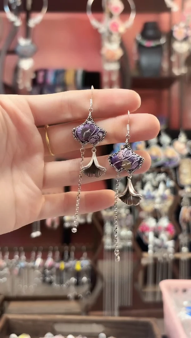 织绣 云织谣民族风精美饰品   240