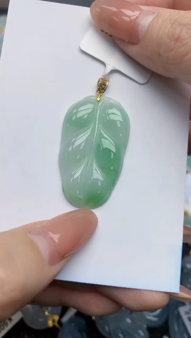 【闪购商品】翡翠挂件18K金镶嵌天然翡翠A货