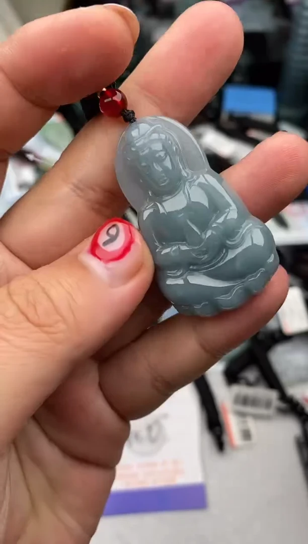 翡翠未镶嵌颈饰多样性发其一