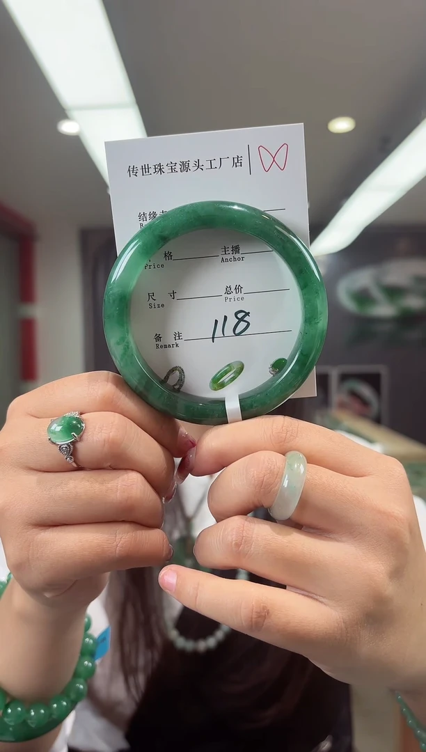 【闪购商品】石英质玉手镯未镶嵌62