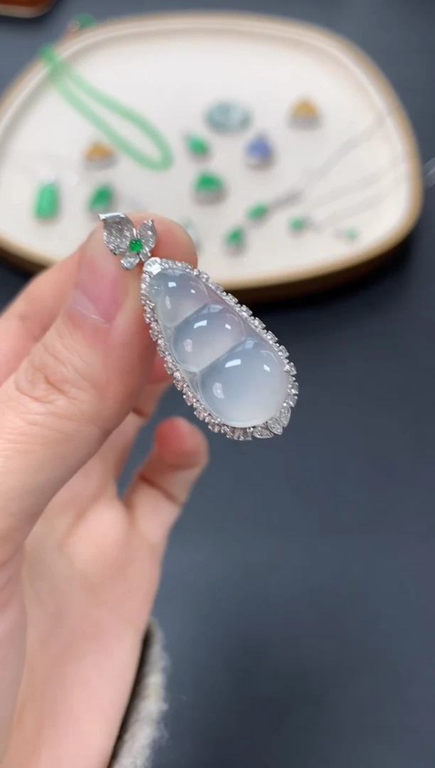 【闪购商品】翡翠吊坠(不含链)18K金镶嵌7800