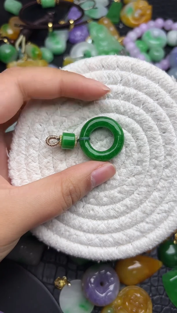 颈饰未镶嵌翡翠缅甸翡翠吊坠