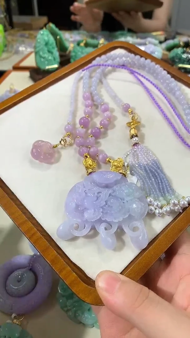 颈饰未镶嵌翡翠吊坠
