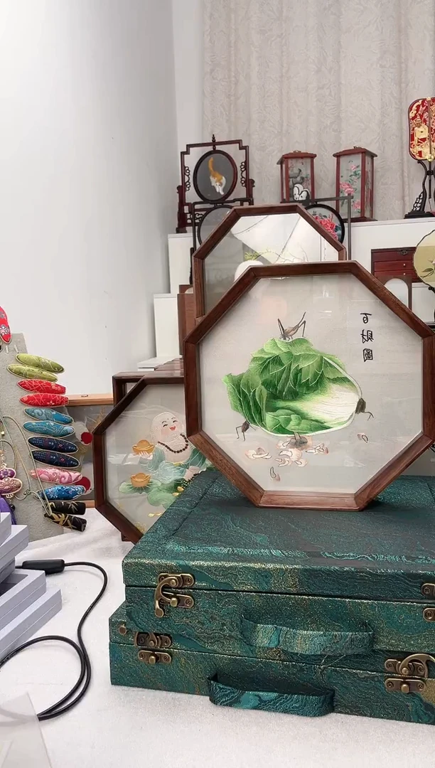 扇子苏绣作品手工摆台