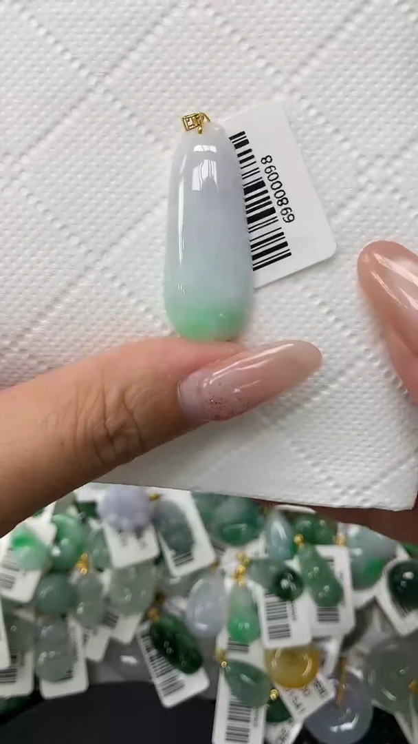 颈饰18K金镶嵌翡翠1111111111