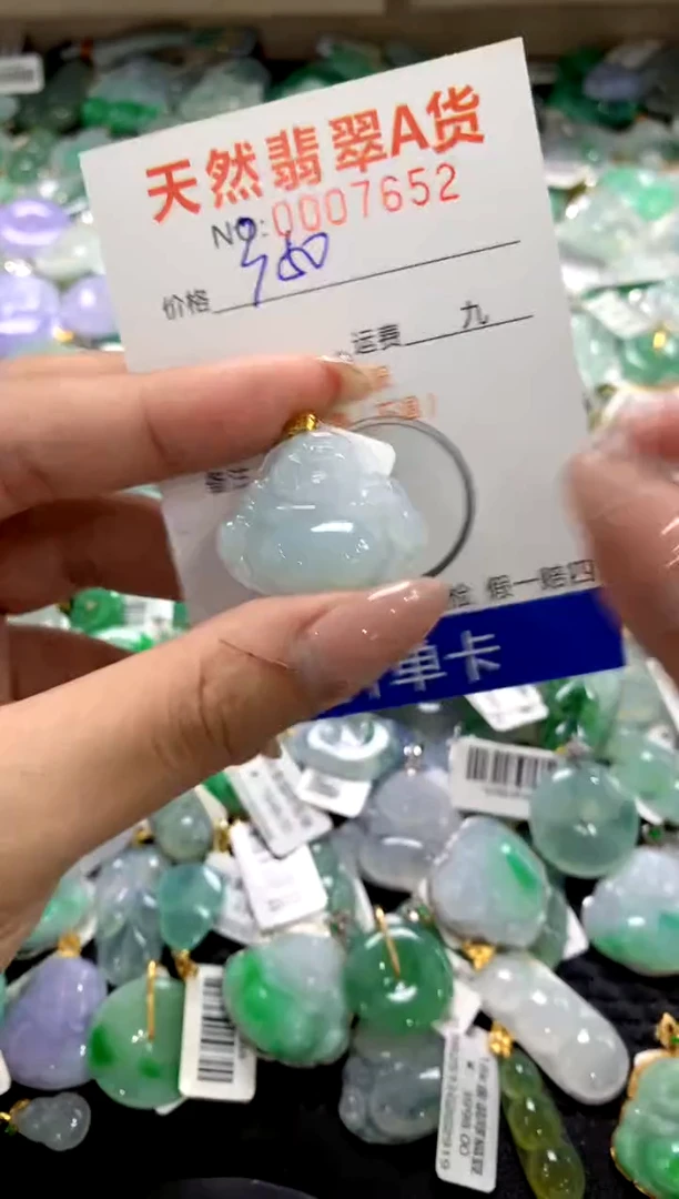 颈饰18K金镶嵌翡翠1111111111111111