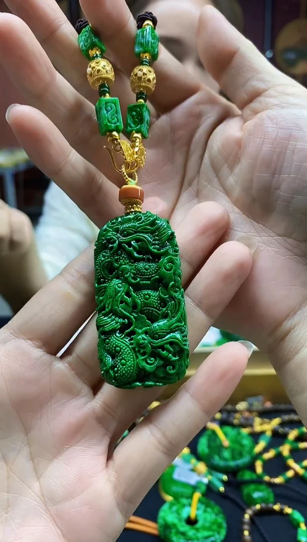 颈饰未镶嵌翡翠火*凰吊坠