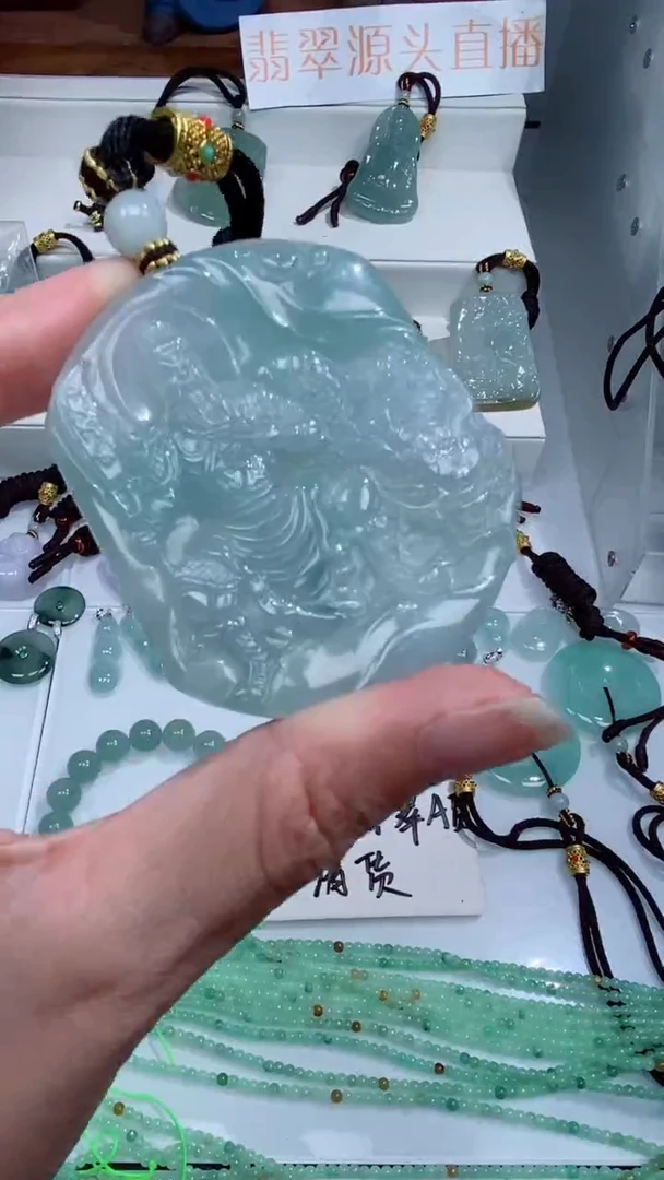 颈饰未镶嵌翡翠吊坠