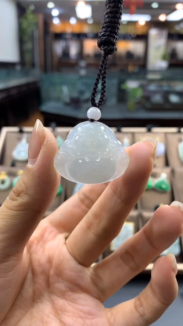 翡翠未镶嵌颈饰佛公