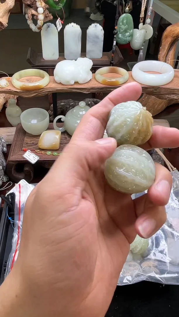 【闪购商品】和田玉手把未镶嵌且末迪克兰核桃一对带糖