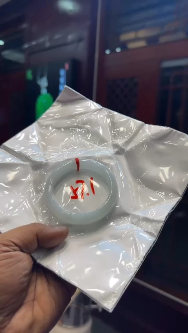 未镶嵌手镯翡翠手镯