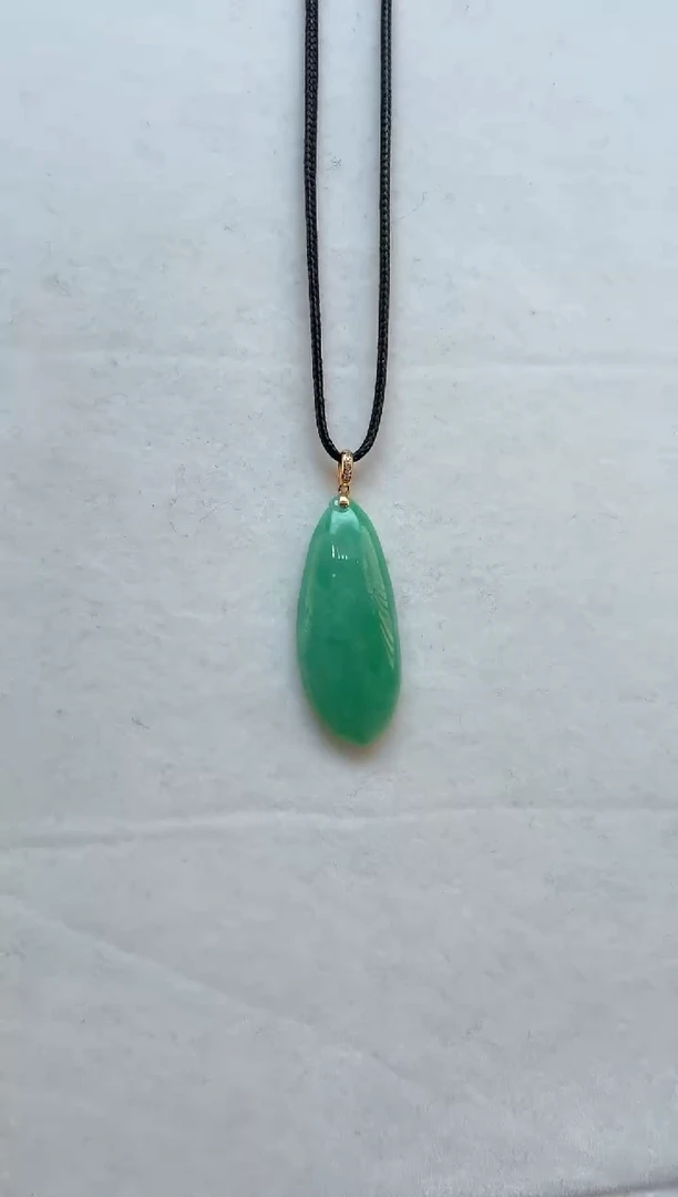 颈饰18K金镶嵌翡翠挂件