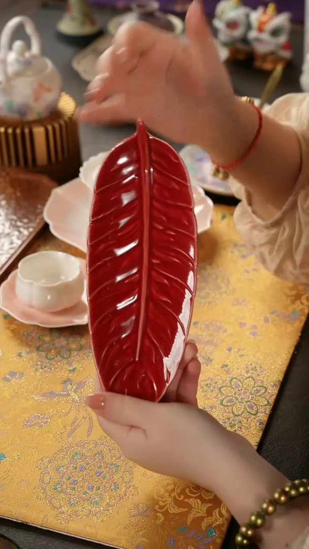 青云茶斋陶瓷茶具红色羽毛点心盘