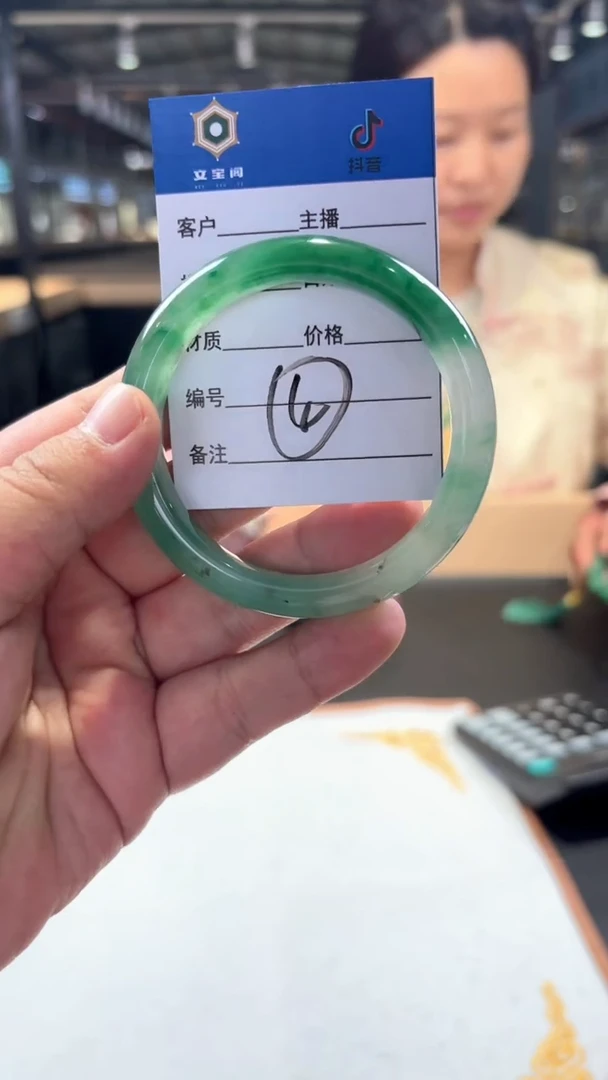 石英质玉（非洲翠）手镯未镶嵌非洲翠/精美非洲翠手镯