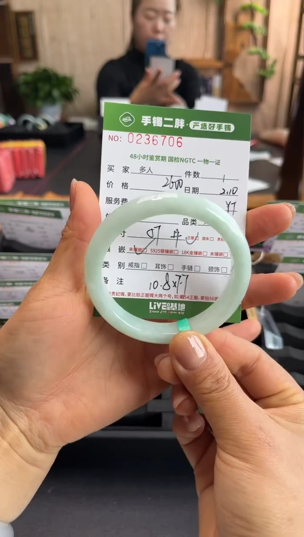 【闪购商品】翡翠手镯未镶嵌多人