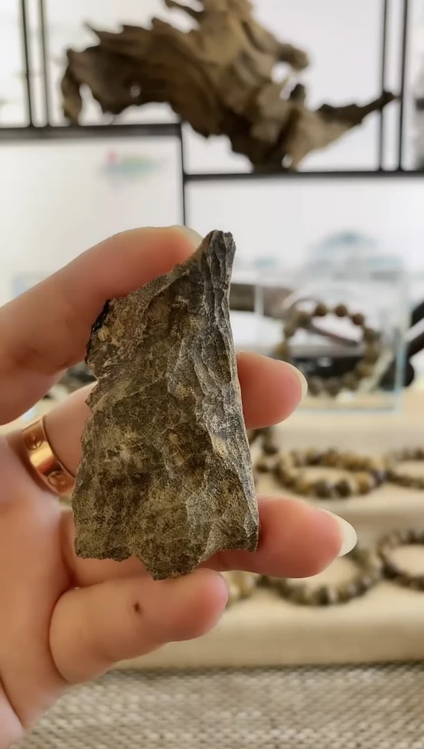 【闪购商品】沉香摆件越南河静野生块料