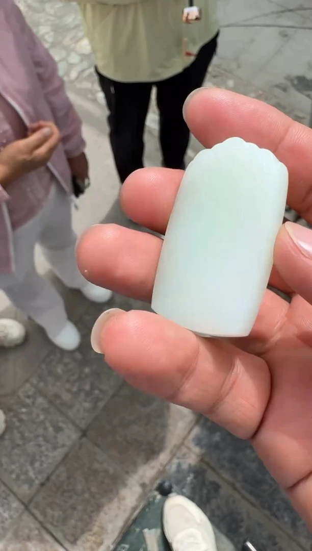未镶嵌和田玉（糖玉）挂件和田玉