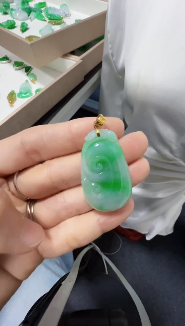 吊坠(不含链)18K金镶嵌翡翠3980