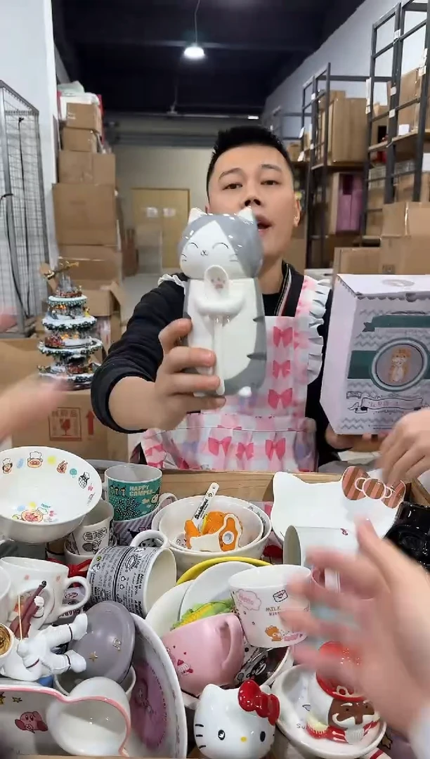 瓷片原盒灰色猫猫抱勺杯