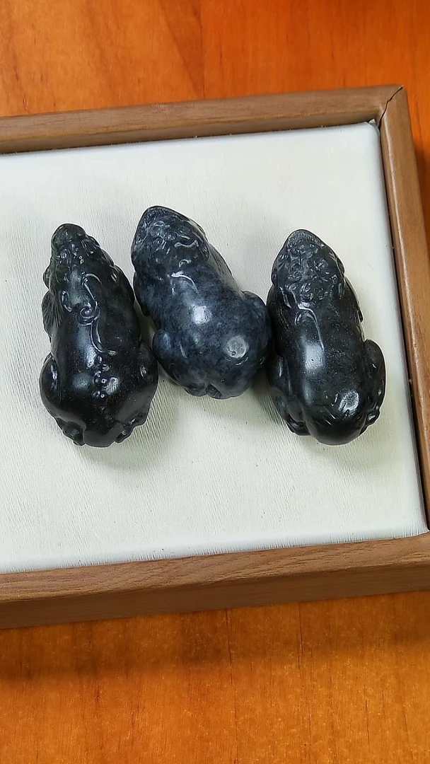 颈饰未镶嵌和田玉青花貔貅（发其一）