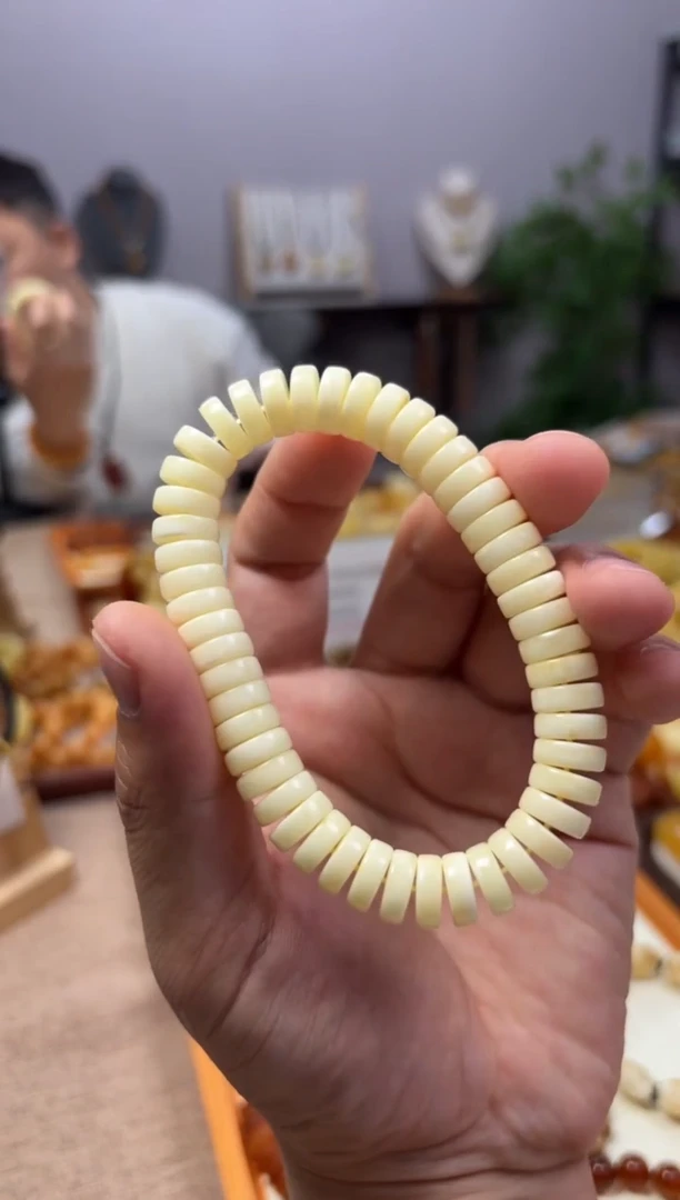 【闪购商品】蜜蜡裸石未镶嵌手串