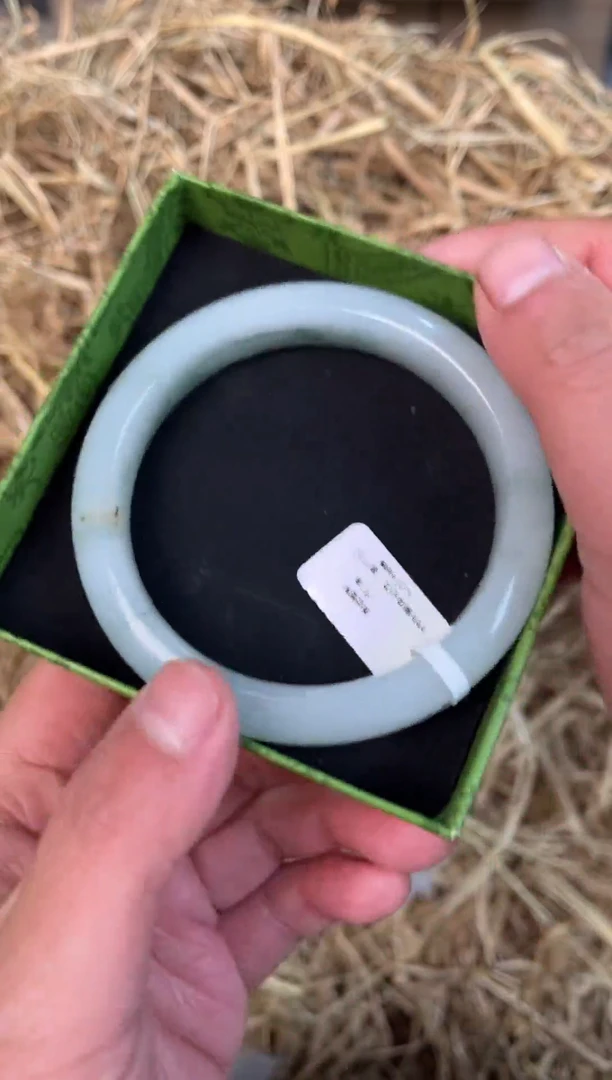 未镶嵌手镯石英质玉A-0219