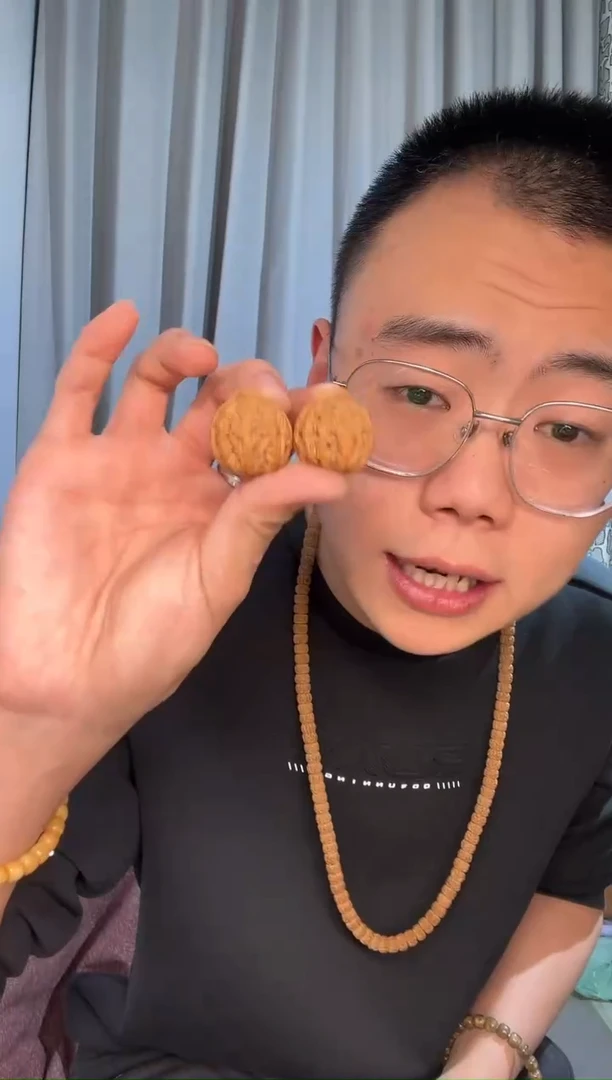 【闪购商品】文玩核桃吊坠小秋子一对（小手捻）