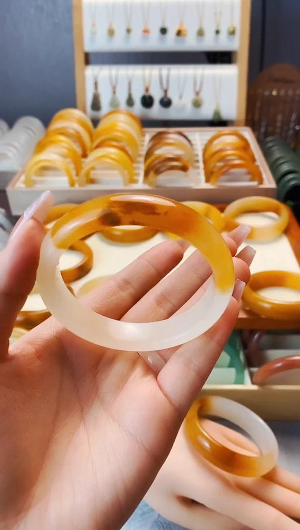 石英质玉手镯未镶嵌腊*60