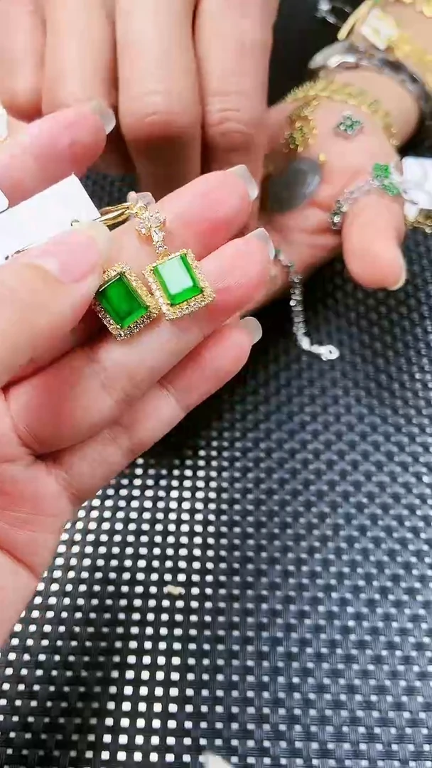 【闪购商品】翡翠耳饰未镶嵌1111111111