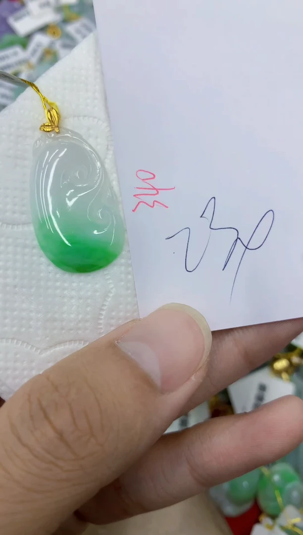 颈饰18K金镶嵌翡翠111111111111