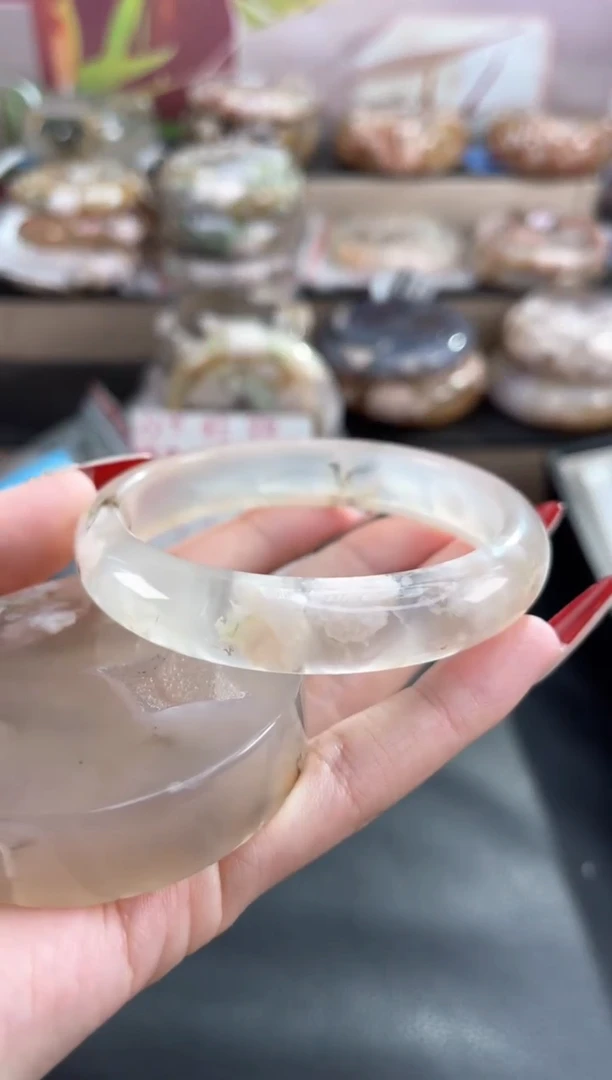 未镶嵌手镯石英质玉60