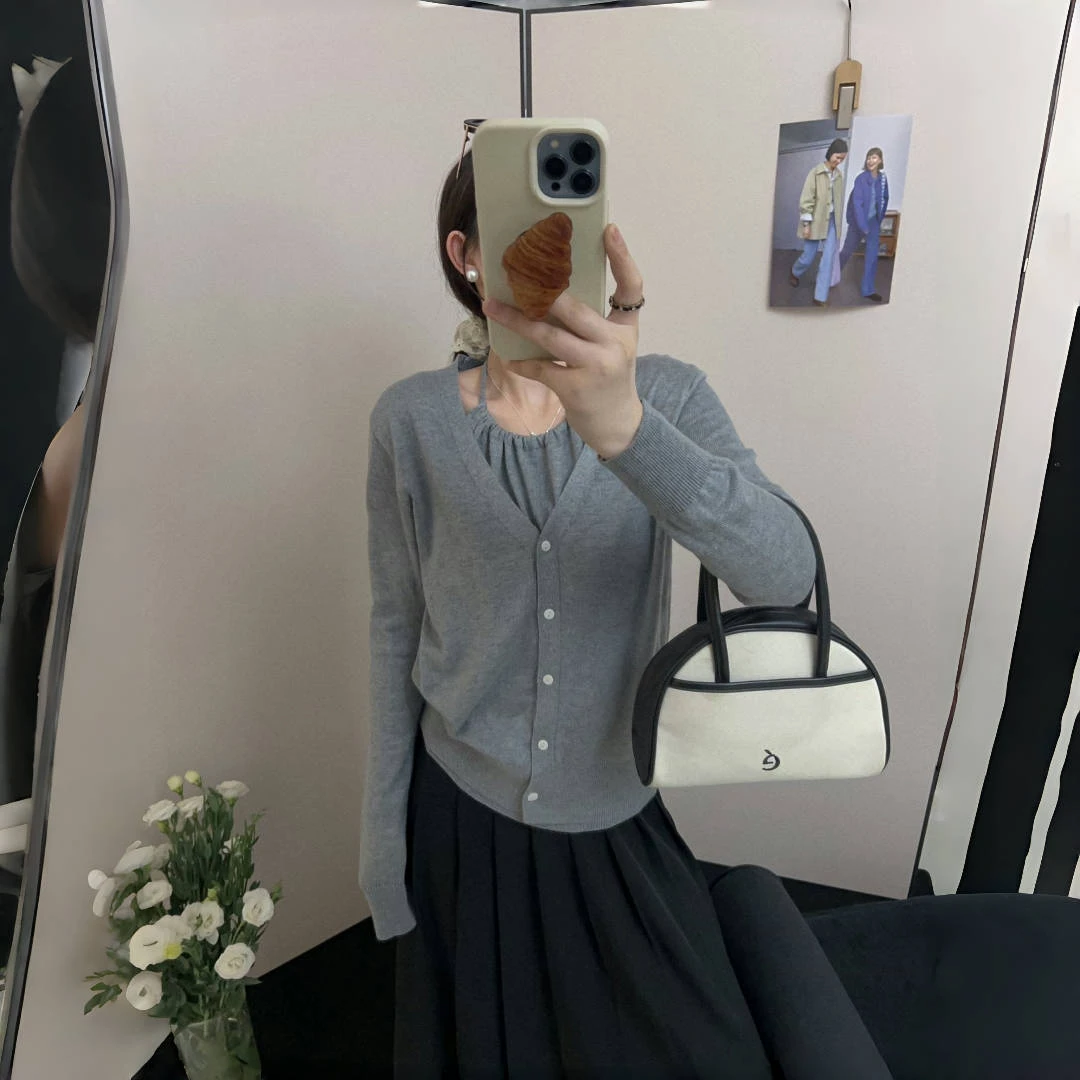 休闲风女纯色开衫款薄款毛针织衫秋季上衣短款假两件吊带开衫V领