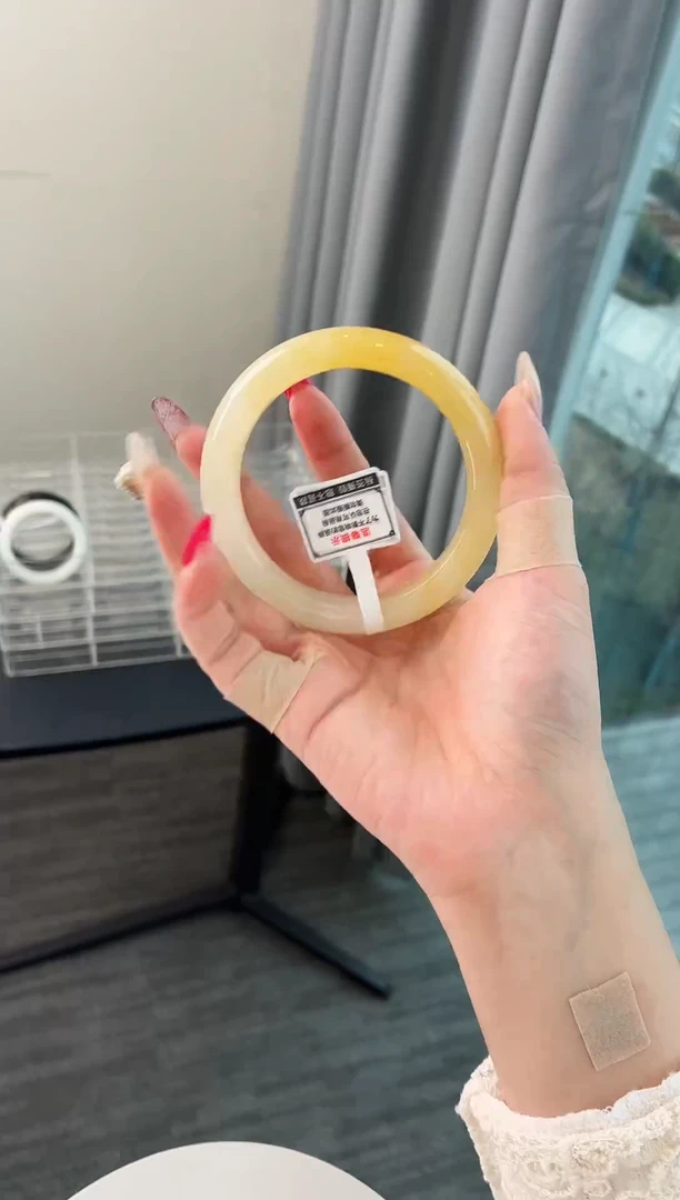 未镶嵌手镯石英质玉12.60