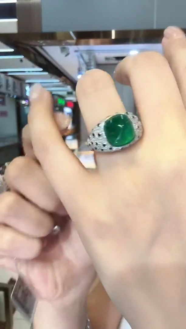 18K金镶嵌戒指祖母绿6.00ct