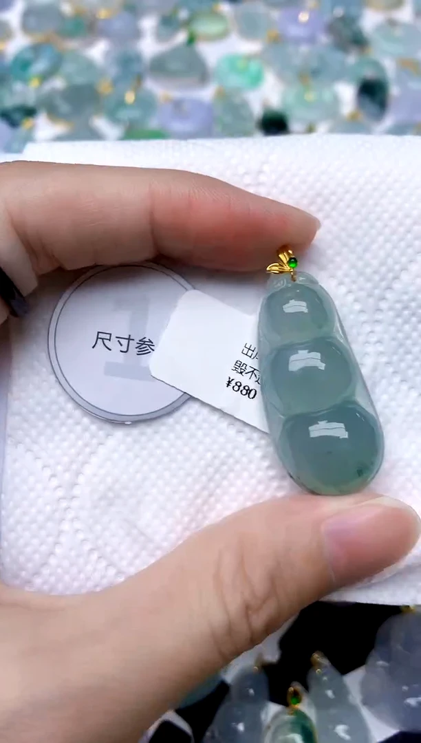 颈饰18K金镶嵌翡翠天然A货翡翠