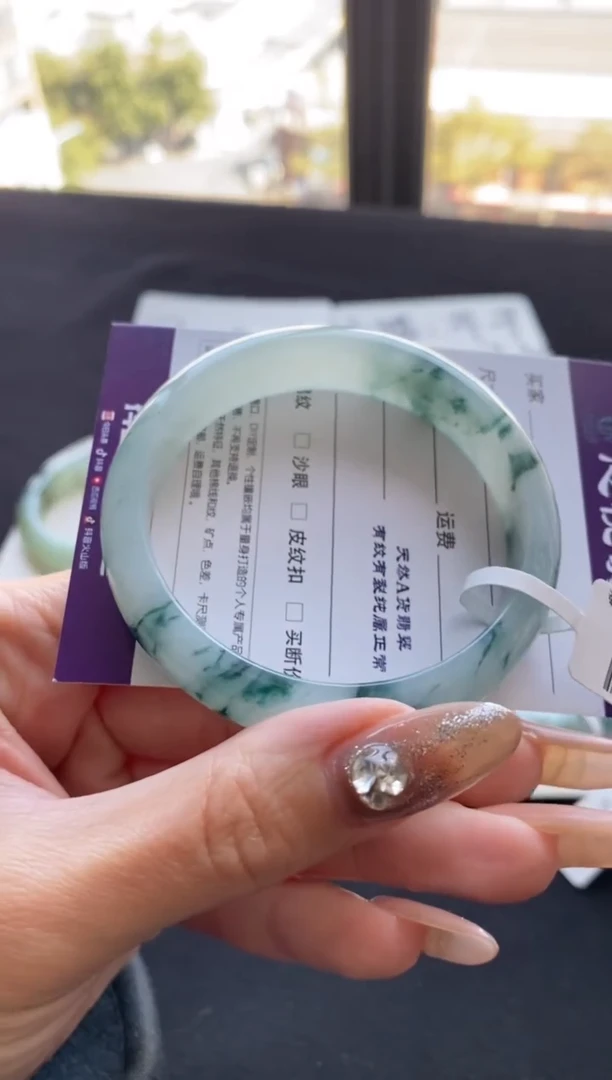 【闪购商品】翡翠手镯未镶嵌54正圈飘花--不退不换