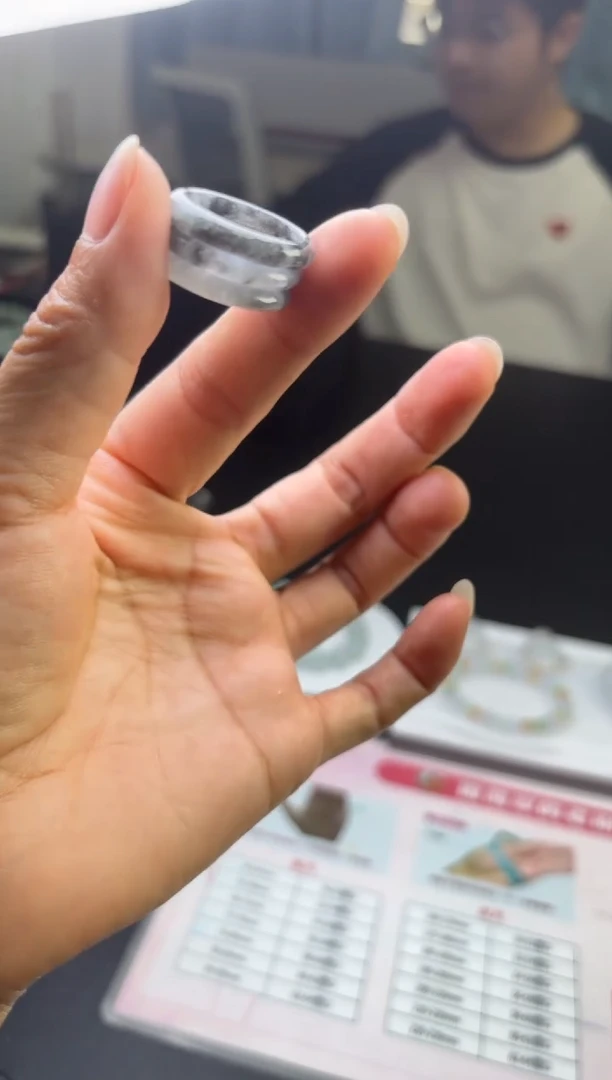 翡翠挂件未镶嵌多样性发一件R703029