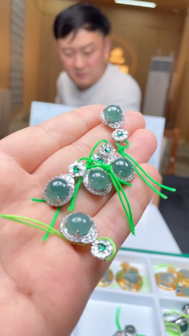 翡翠未镶嵌颈饰多样性发货（只发一件）x11