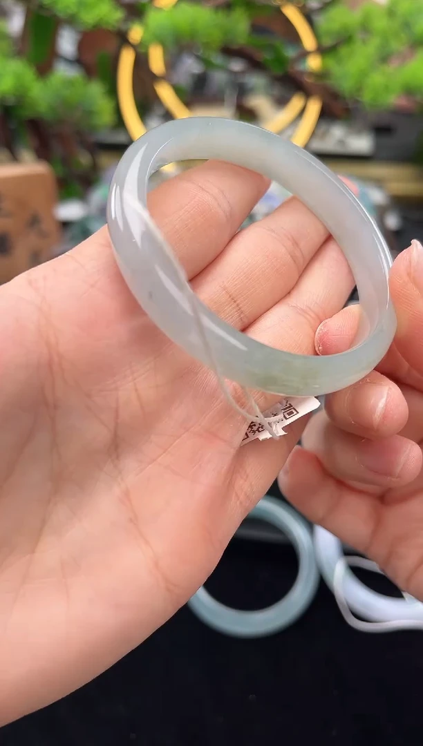 未镶嵌手镯翡翠手镯