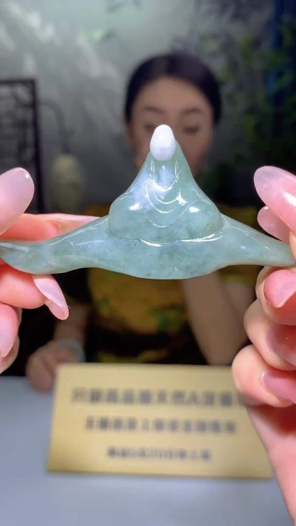 翡翠未镶嵌颈饰摆件