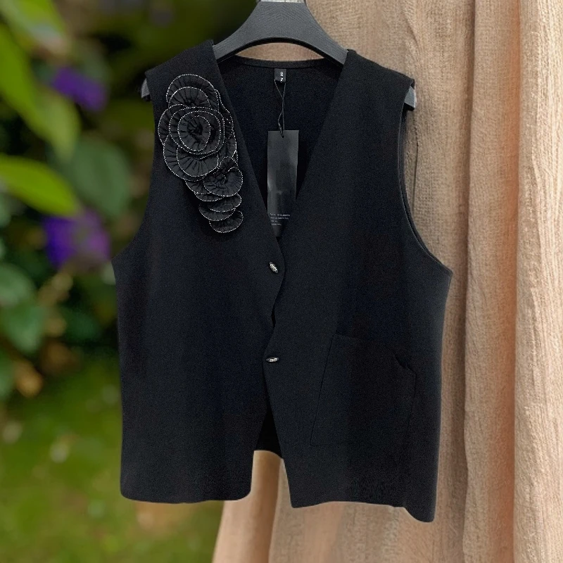 -049A-韩系大码V领两粒扣马甲女时髦洋气立体花朵无袖西装上衣