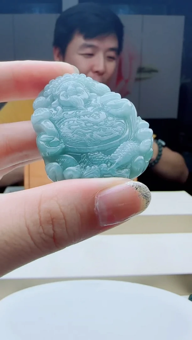 颈饰未镶嵌翡翠多样性发其中一