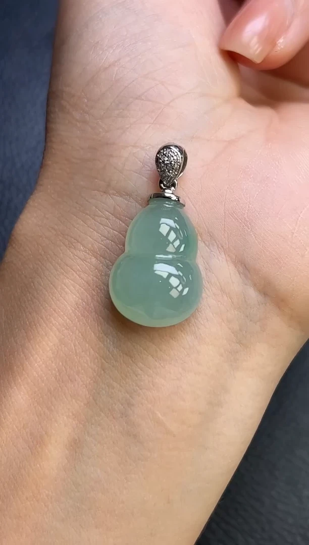 翡翠18K金镶嵌颈饰K213-15-2 葫芦