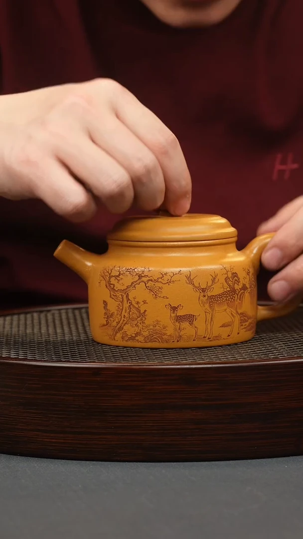 【闪购商品】紫砂茶壶鸡油黄德中刻绘鹿