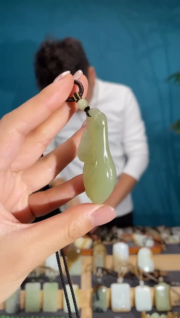 颈饰未镶嵌和田玉1