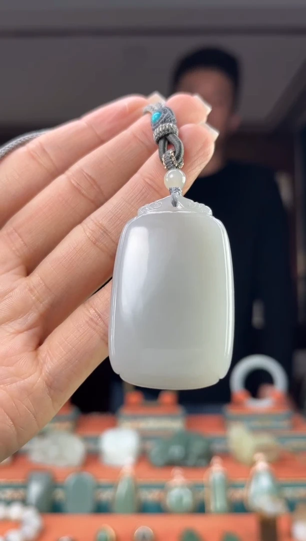 颈饰未镶嵌和田玉佩佩