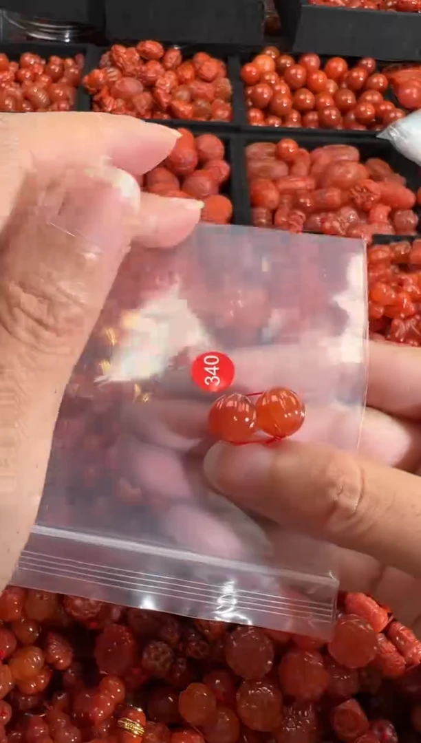 南红玛瑙未镶嵌颈饰1