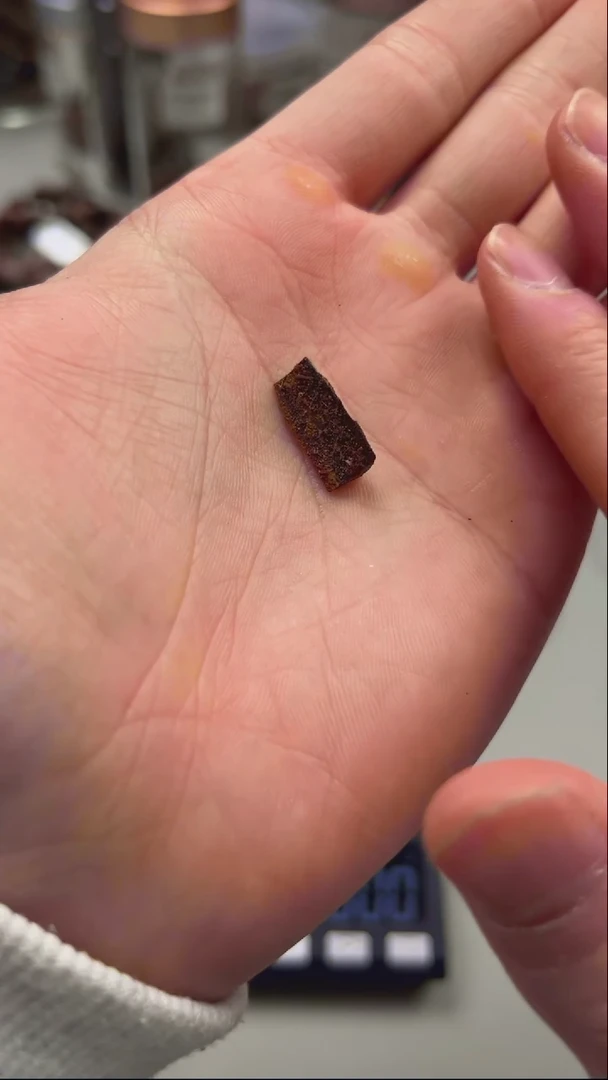 【闪购商品】沉香手把件白奇楠碎料0.26g