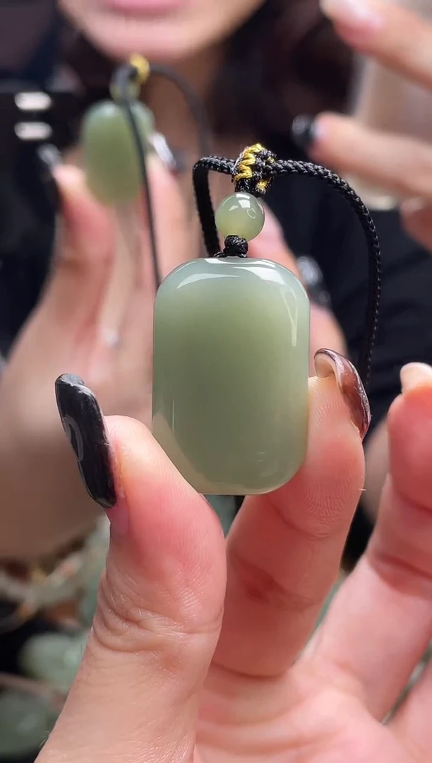 颈饰未镶嵌和田玉无事牌