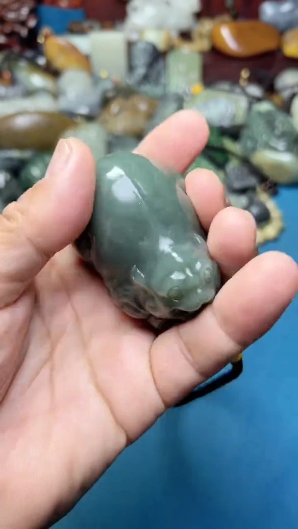 和田玉未镶嵌把件-